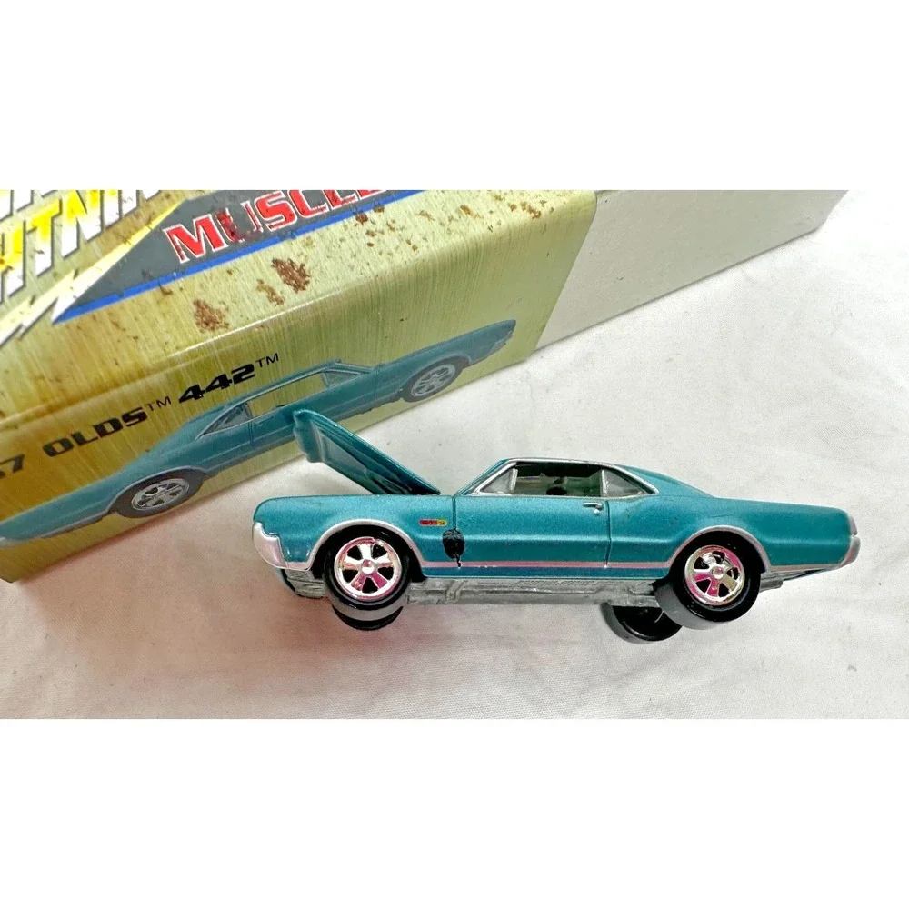 Johnny Lightening Muscle Car 1:64 Scale Die cast 1967 Oldsmobile 442 Aqua Blue
